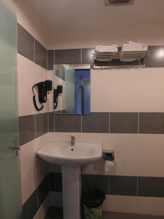 Mcity Inn Miri Szoba fotó